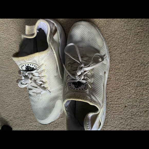 nike shoes - Picture 3 of 3